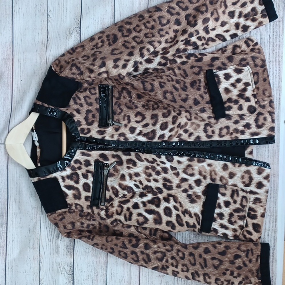 Chicos leopard print blazer. Woman's Size 1 (medium).